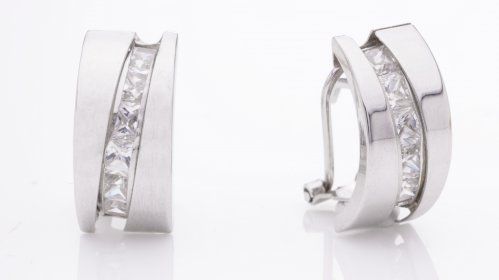 Pendiente de oro blanco de 18 Kt y circonitas